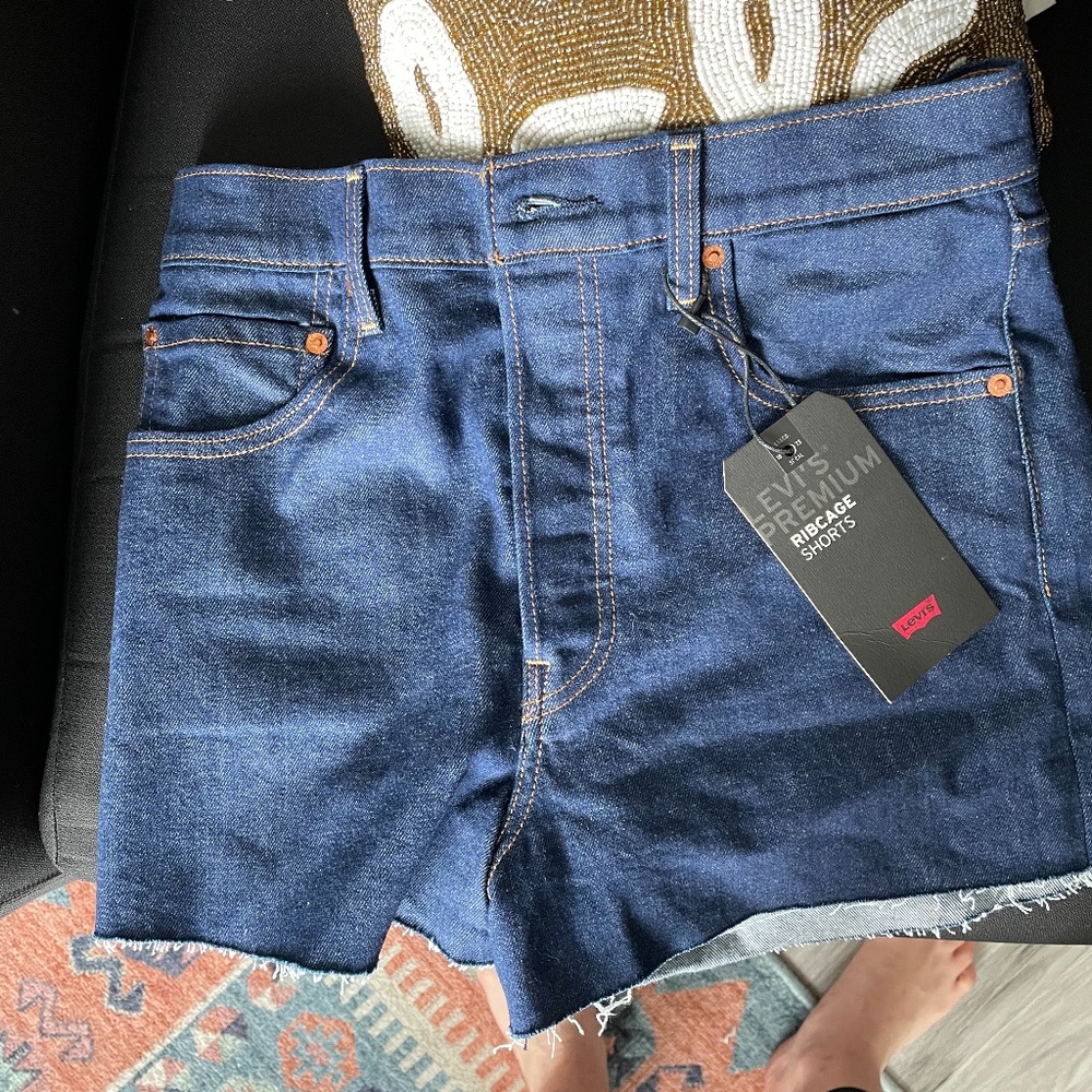 Levi’s Ribcage shorts - fringe pockets, Sz 30